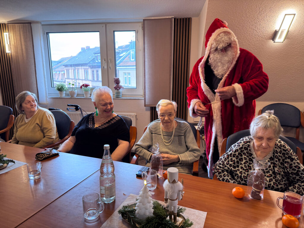 Nikolausbesuch und Weihnachtsmarkt | DSK Seniorenzentrum Ludwigshafen