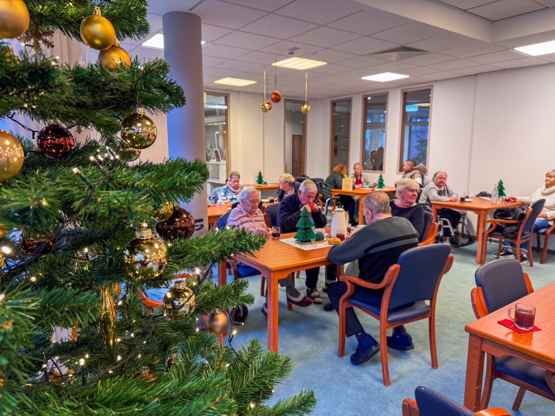 Nikolausbesuch und Weihnachtsmarkt | DSK Seniorenzentrum Ludwigshafen Nikolausbesuch und Weihnachtsmarkt | DSK Seniorenzentrum Ludwigshafen