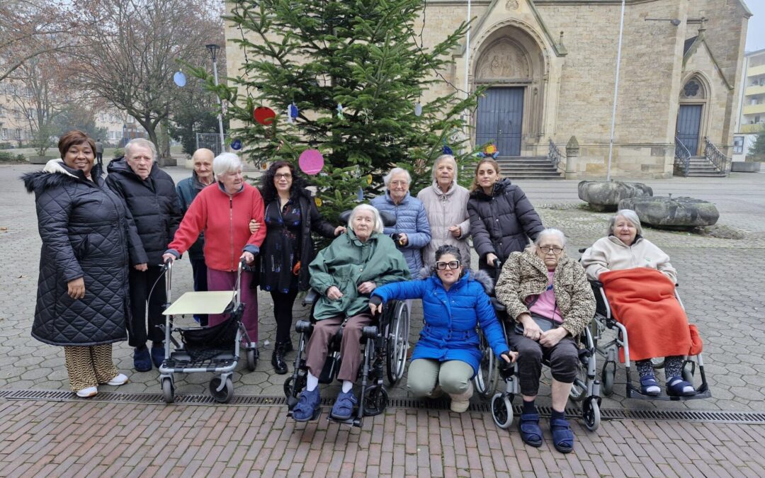 Weihnachtsbaum schmücken in unserem Viertel: Wenn Nachbarschaft sichtbar wird
