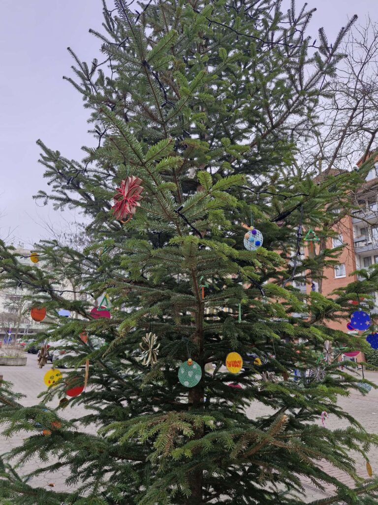 Weihnachtsbaum schmücken | DSK Seniorenzentrum Ludwigshafen