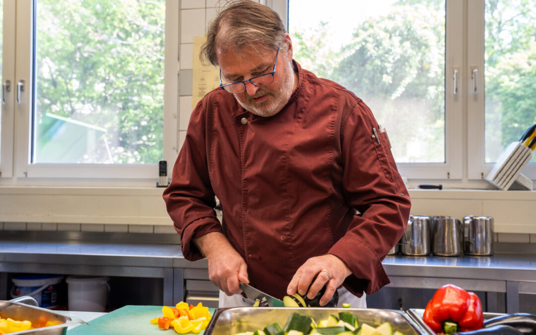 Vom Sternekoch zum Herzenskoch: Seit zehn Jahren kocht Stefan Nelz in unserem Seniorenzentrum
